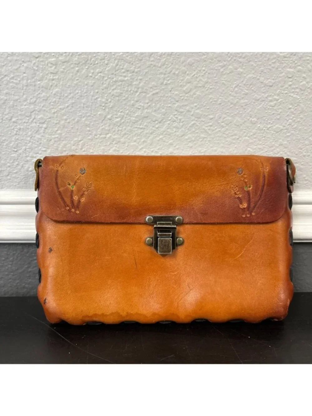 Vintage 1970s Tan Hand Tooled Leather Floral Rectangle Clutch Purse Boho Hippie - Picture 2 of 8